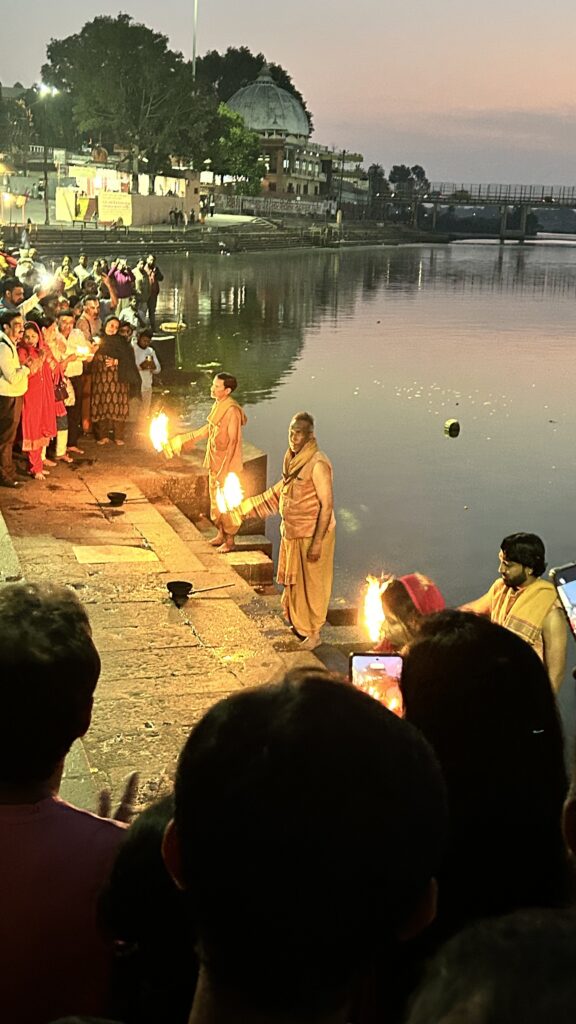 Shipra Aarti performed at the Ram Ghat near Shri Mahakaleshwar Temple in Ujjain