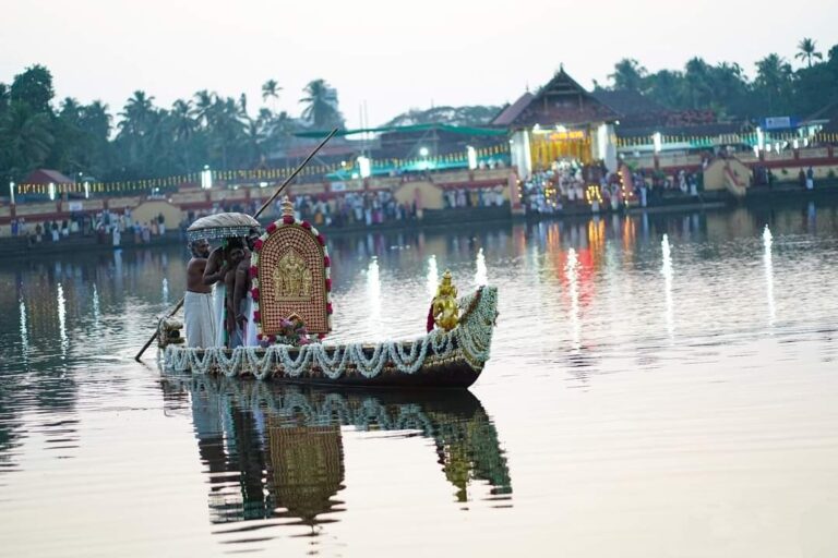 Thriprayar Shree Ramaswami Temple - The deity going to Aarattupuzha temple for the Pooram there.