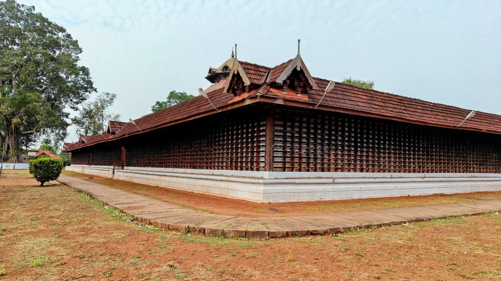 Peruvanam Shri Mahadeva Temple - Side View