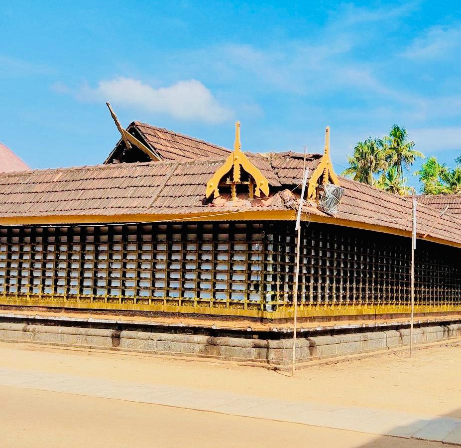 Thriprayar Shree Ramaswami Temple - Side View