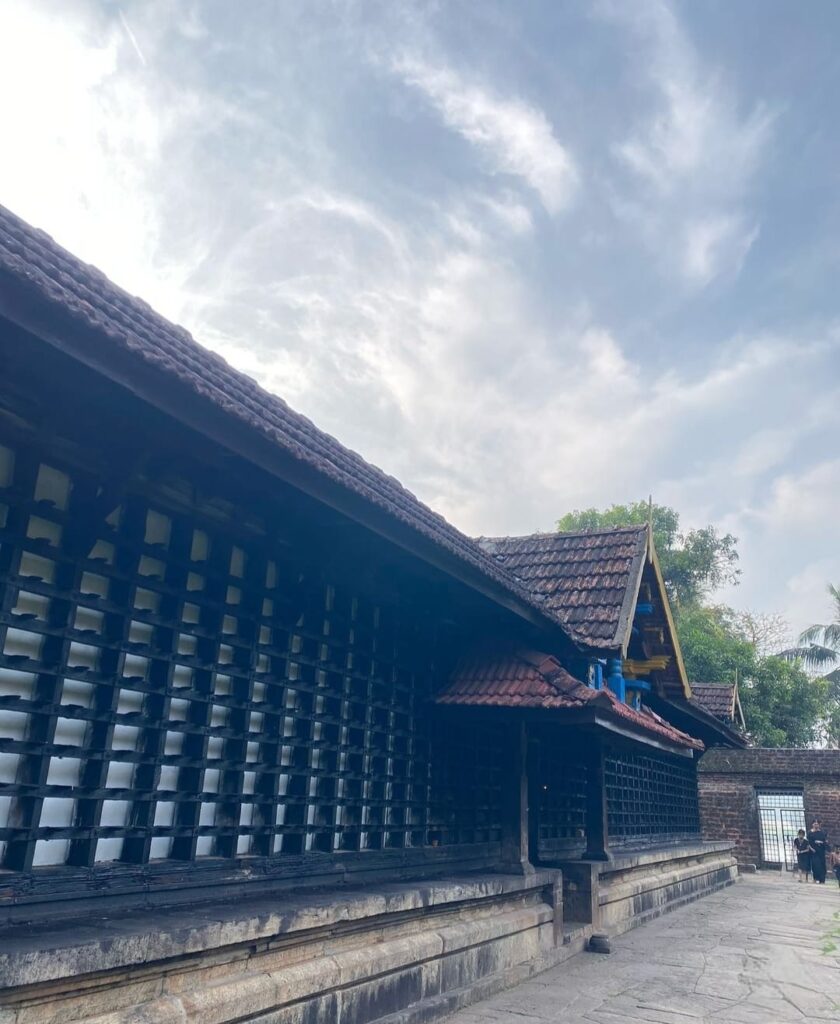 Shri Thirunavaya Nava Mukunda Temple