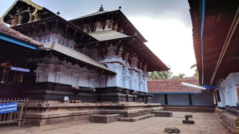 Shri Thirunavaya Nava Mukunda Temple